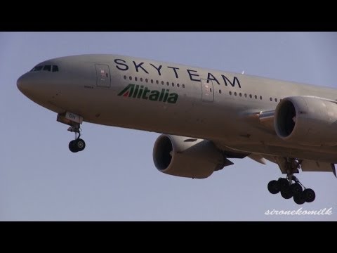 スカイチーム Alitalia Boeing 777-200ER Landing to Tokyo Narita International Airport 成田国際空港 飛行機着陸 アリタリア