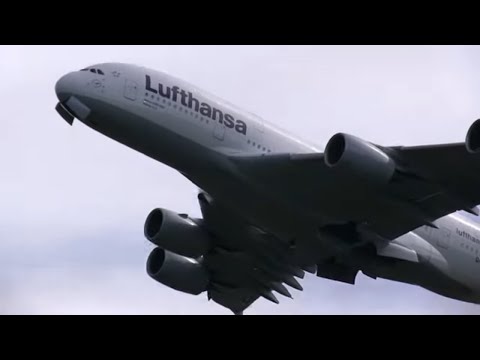 超大型旅客機エアバスA380 Lufthansa Airbus A380-841 take off from Tokyo Narita Int&#039;l Airport 成田国際空港 飛行機離陸