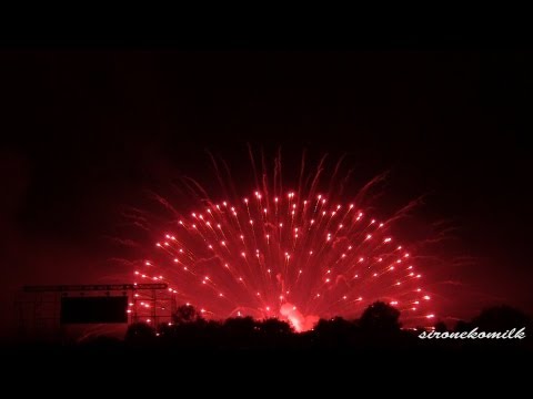 酒田花火ショー Fireworks exploding in the sky and water | Japan Sakata Hanabi Show 2013 空中&amp;大水上スターマイン