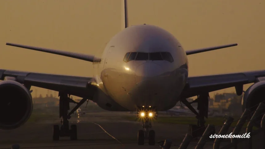 Twilight Plane Spotting at Fukuoka Airport Cinematic Video
