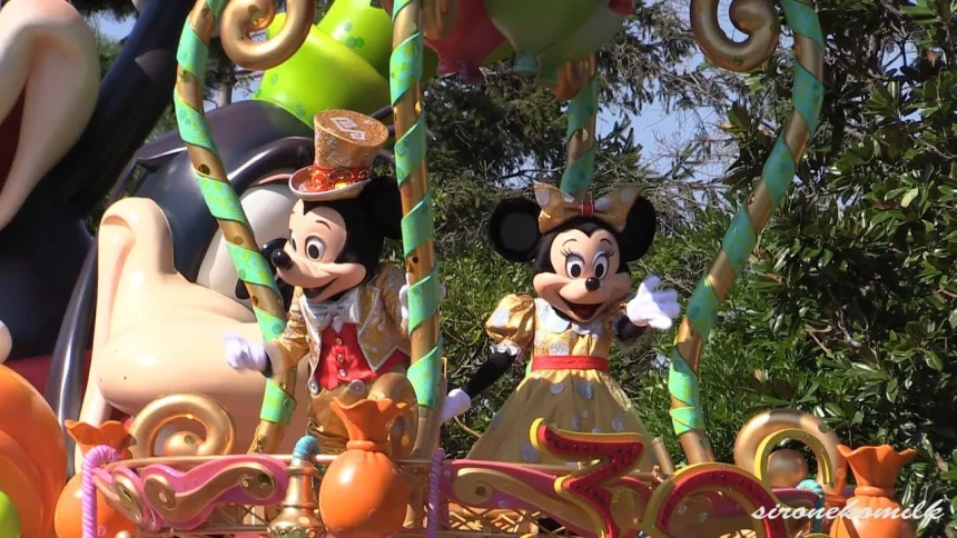 30th Anniversary Day Parade Happiness is Here in Tokyo Disneyland | Urayasu, Chiba Japan