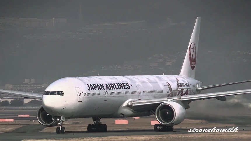 JAL BOEING 777 Landing & Take off at Osaka Itami Int'l Airport