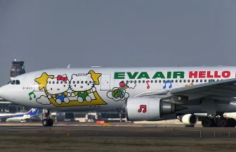 EVA AIR Hello Kitty Jet Happy Music Time Take off from Narita International Airport