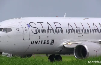 Star Aliance Colors United Airlines Boeing 737-700 N13720 Take off from Sendai Airport