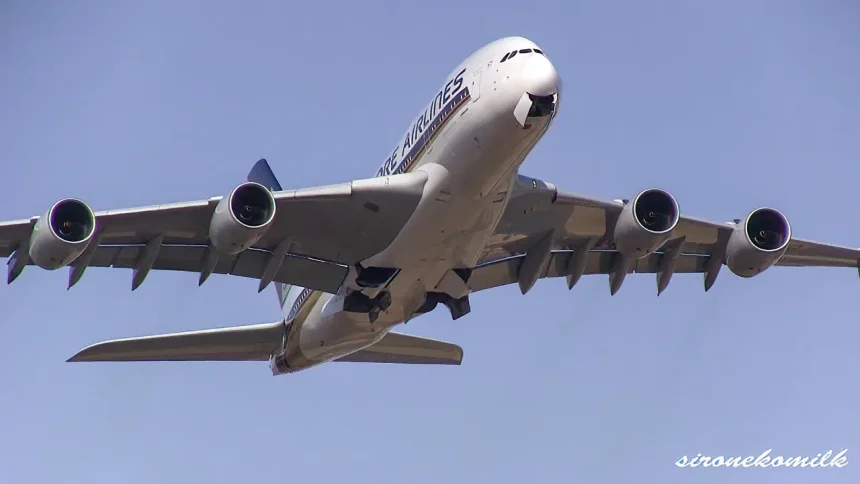 Huge Airliner of Singapore Airlines Airbus A380 Take off from Narita Int'l Airport