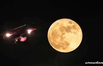 Twilight View&Super moon-Jet Plane Landing and Take off at Sendai Airport