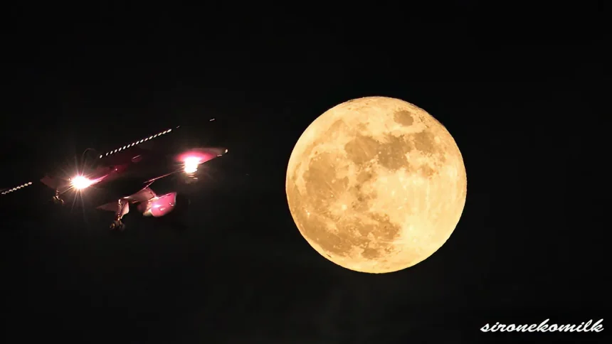 Twilight View&Super moon-Jet Plane Landing and Take off at Sendai Airport