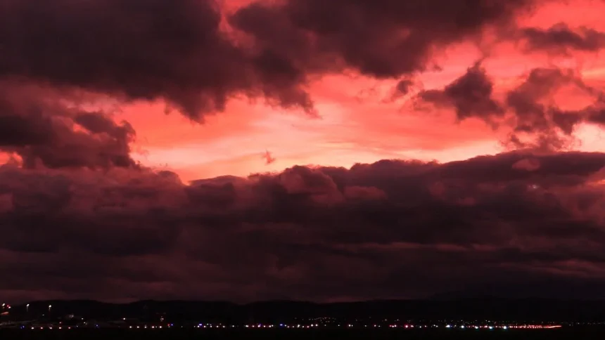 Beautiful Red dusk after the Typhoon and plane landing&Take off at Sendai Airport