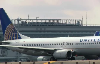 United Airlines Boeing 737-800 N25201 Take off from Sendai Airport